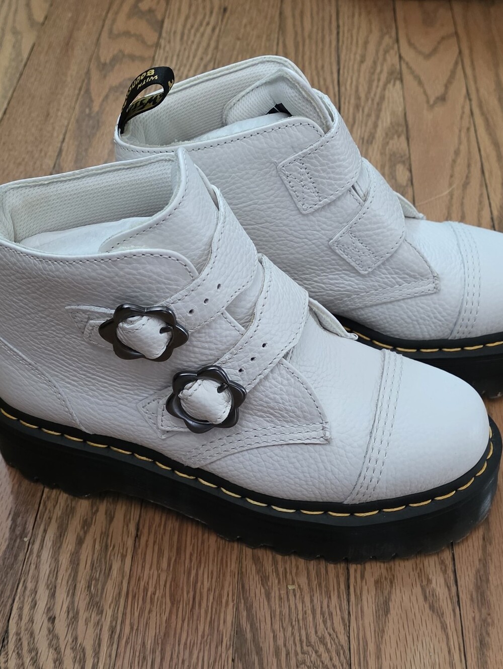 New Women's Dr. Martens Devon Flower Buckle Leather Platform Boot- Size 9